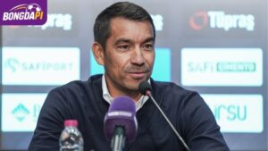 Giovanni van Bronckhorst làm trợ lý HLV cho Arne Slot