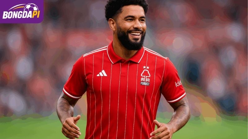 Douglas Luiz được nhận định là một tiền vệ đa năng