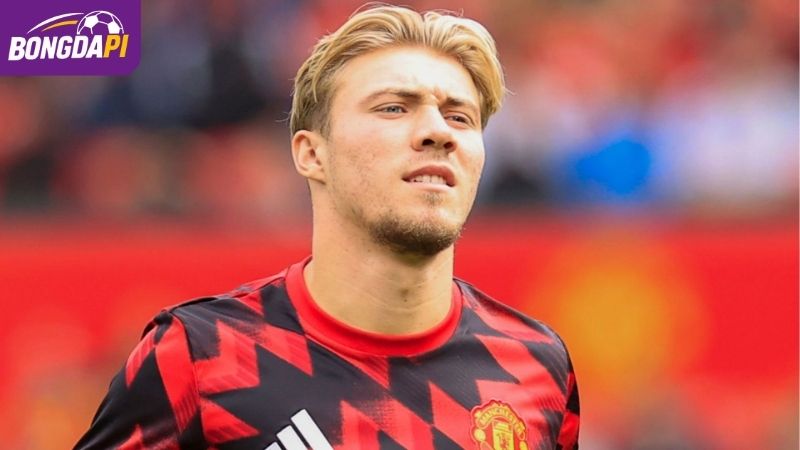 Hàng công Man Utd đang quá chật chội